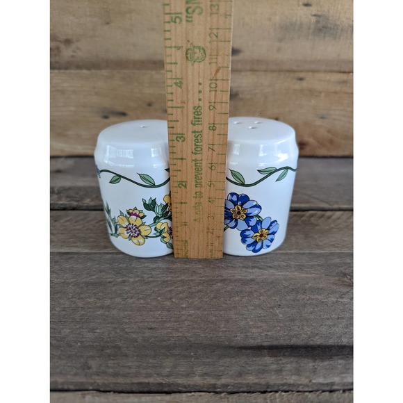 Vintage 1992 Terrace Blossoms Stoneware Salt and Pepper Set - Picture 6 of 6